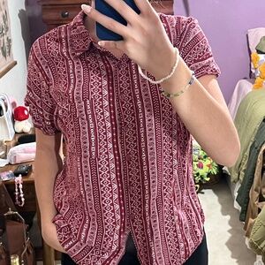 No Boundaries Women's Red Patterned Button Down Shirt